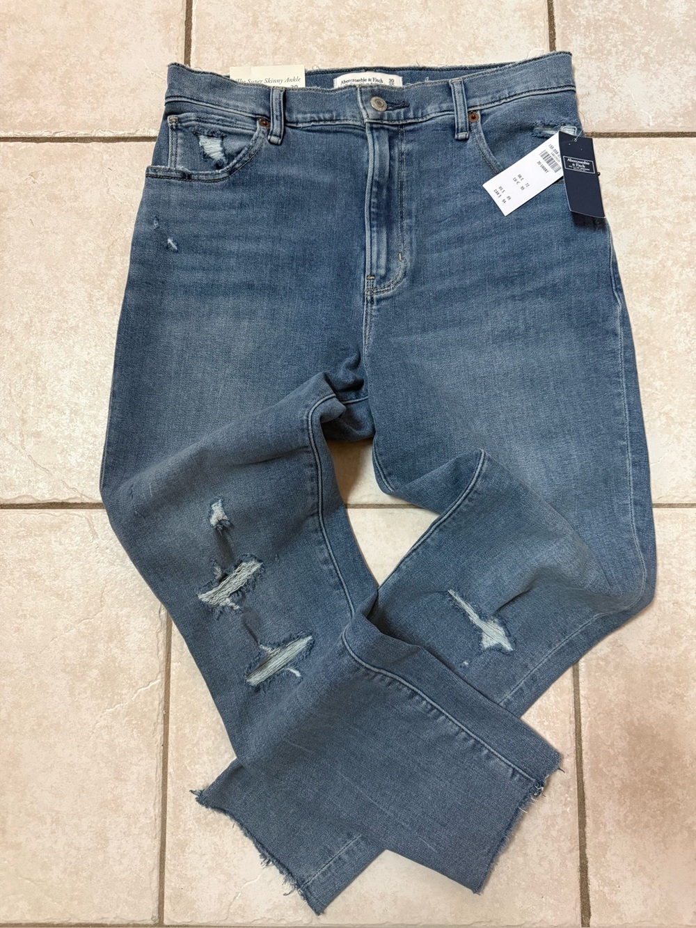 NWT Abercrombie & Fitch High-Rise Distressed Raw Hem Cropped Skinny Jeans